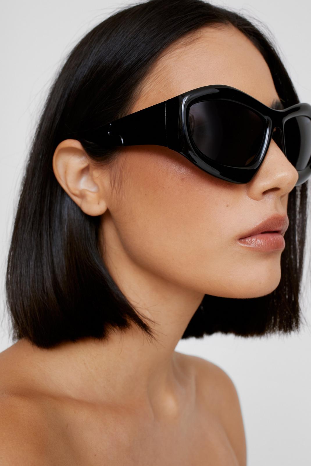 Black Oversized Thick Framed Sunglasses image number 1