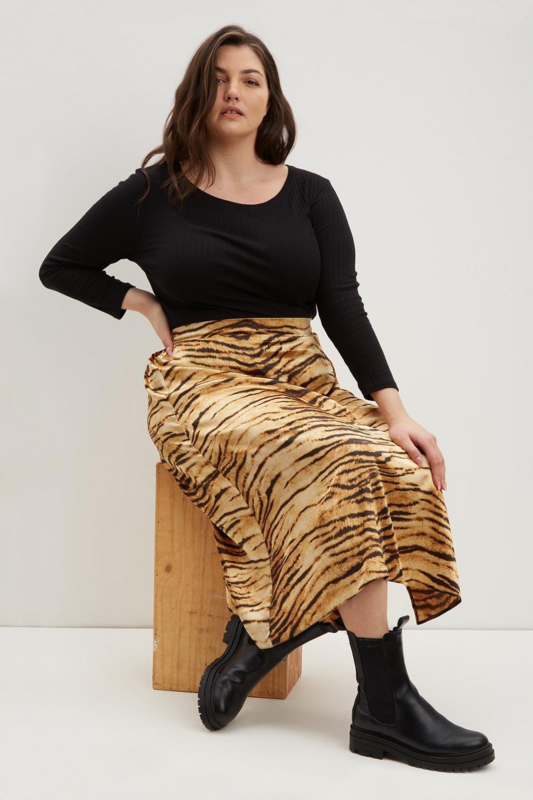 144 Curve Tiger Animal Satin Print Midi Skirt image number 2