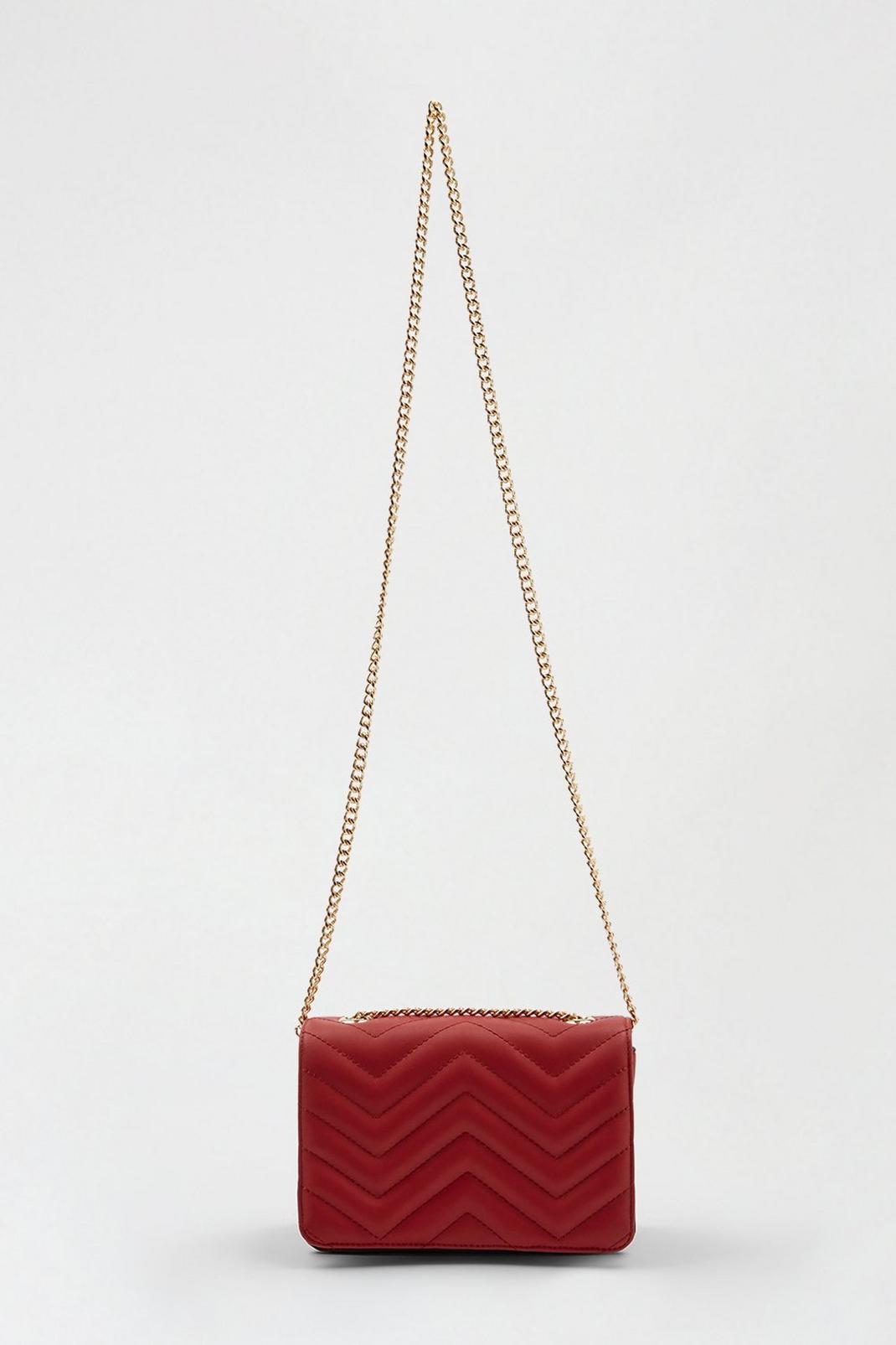 104 Zigzag Quilted Chain Strap Bag  image number 2