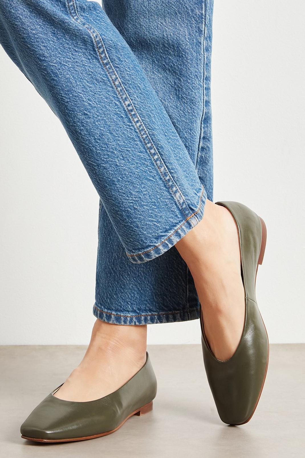 Khaki Good For The Sole: Wide Fit Ozzy Leather Pump image number 1