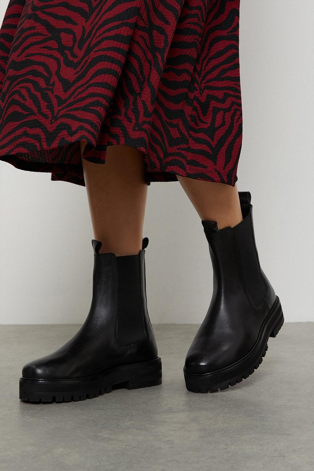 Faith: Wide Fit Oma Leather Chelsea Boots image number 1