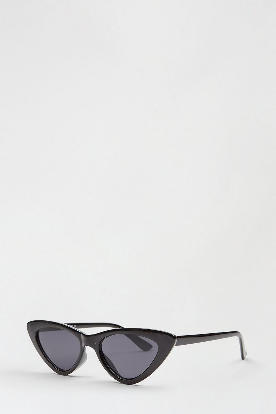 105 Pointed Black Frame Cat Eye Sunglasses image number 2