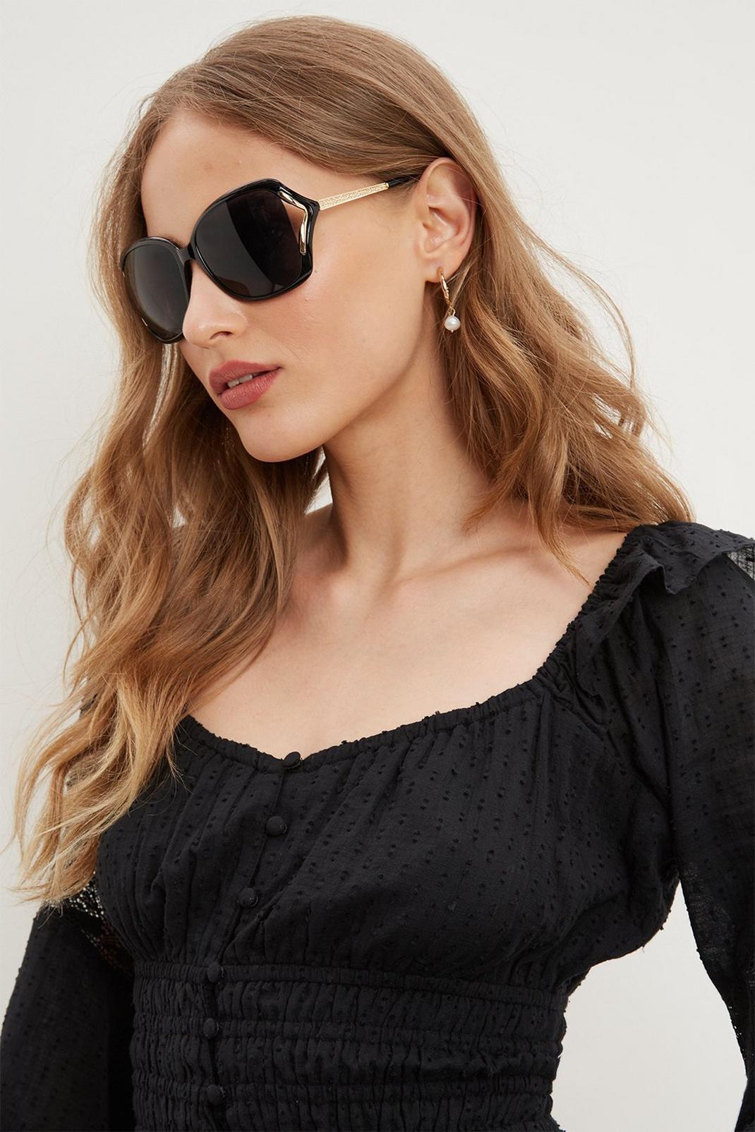 Black Oversized Cut Out Detail Sunglasses image number 1
