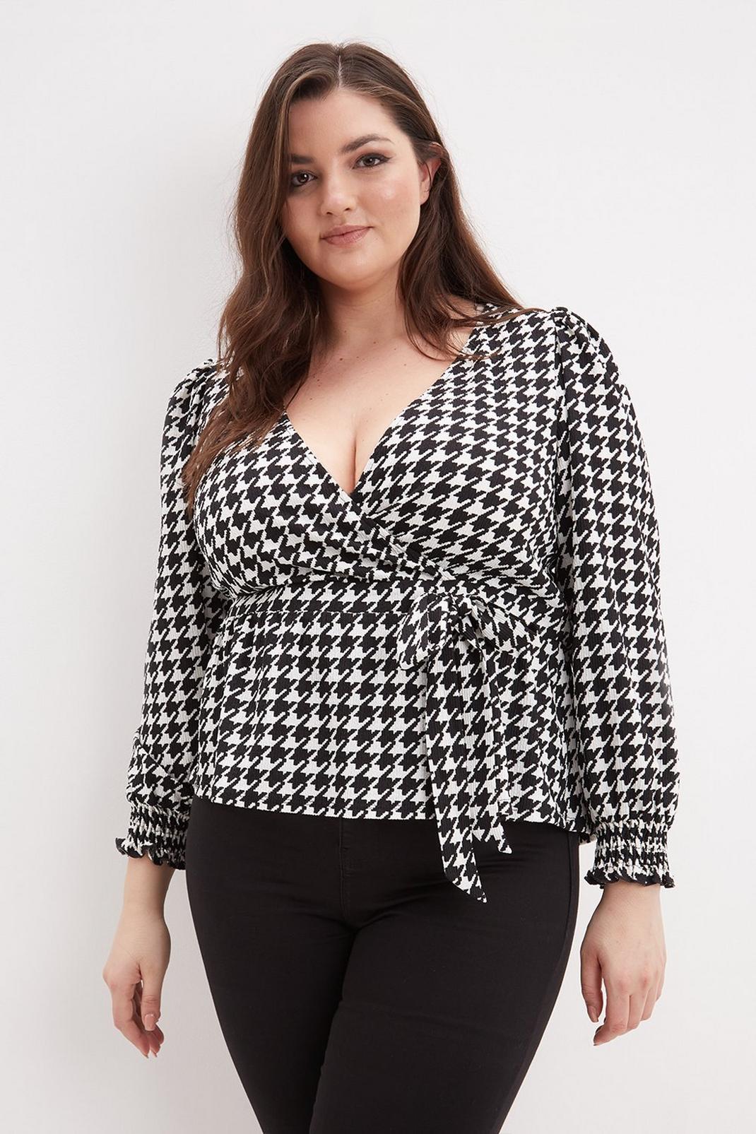 Mono Curve Dogtooth Print Shirred Cuff Wrap Top image number 1